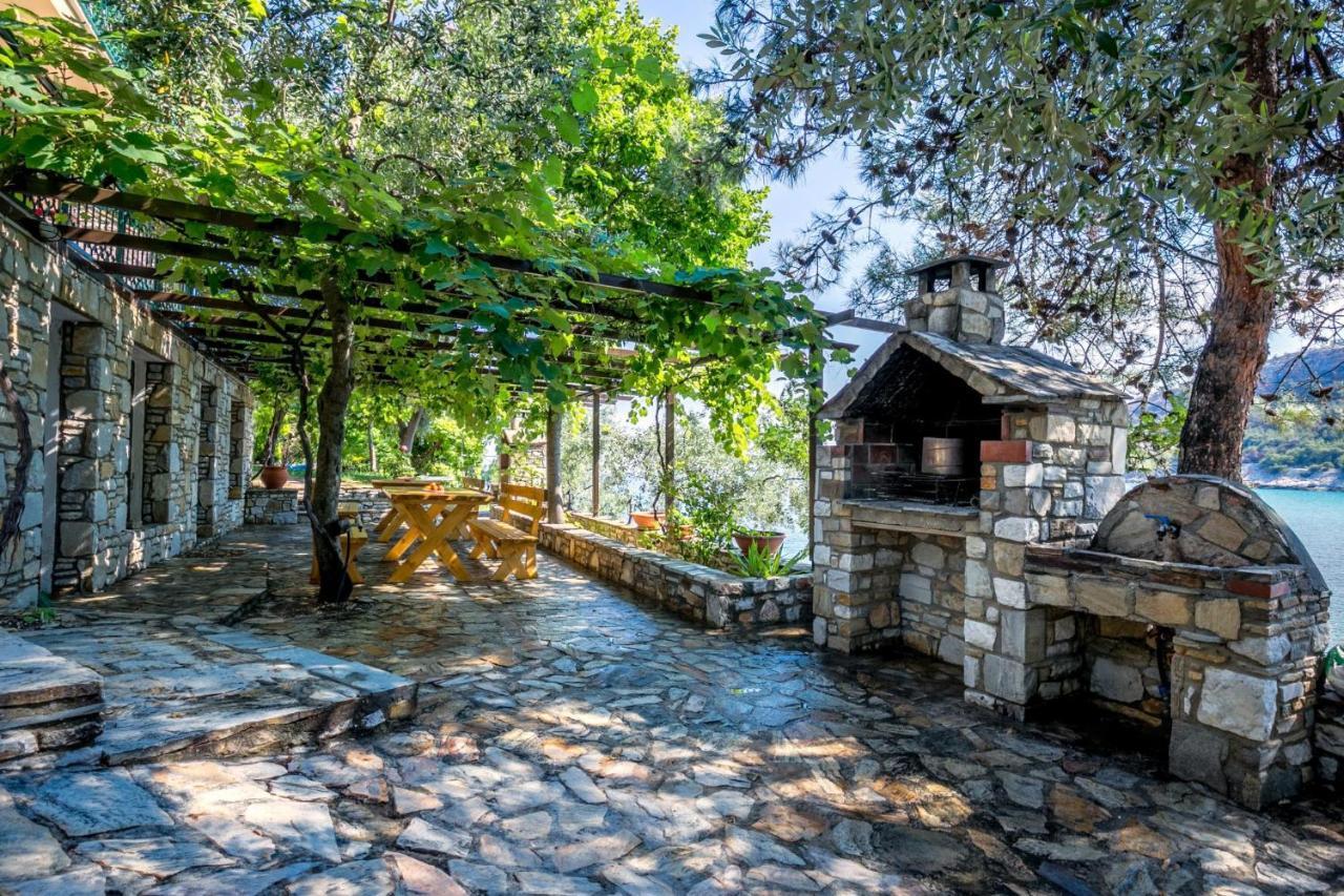 Petra Mare Apartments Aliki  Bagian luar foto