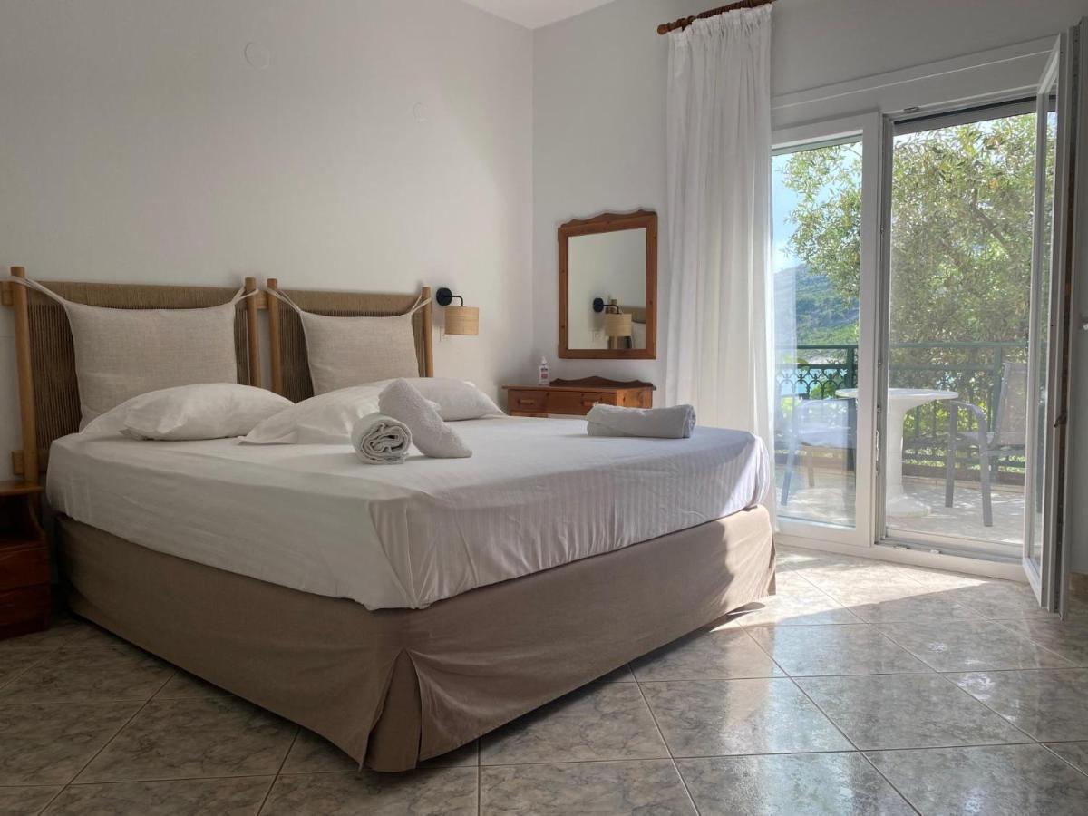 Petra Mare Apartments Aliki  Bagian luar foto